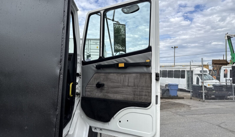 
								1998 Freightliner FL80 full									