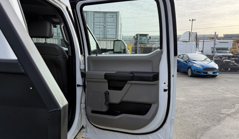 
								2020 Ford F-550 Super Duty full									