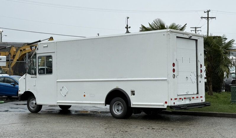 
								2012 Ford E-450 Super Duty full									