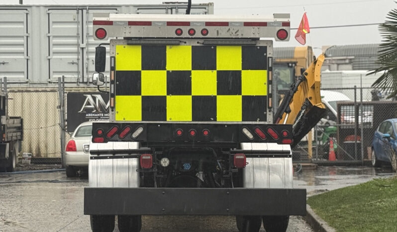
								2016 Freightliner 108SD full									