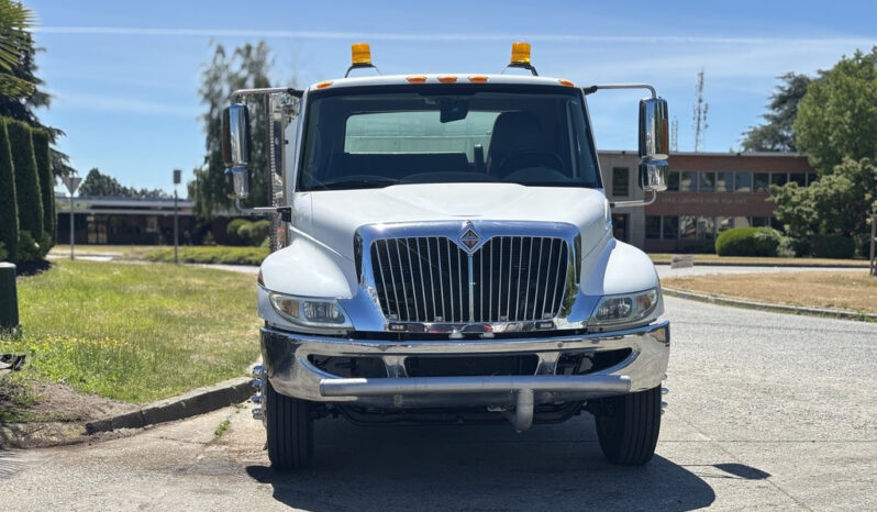 
								2008 International 4300 full									