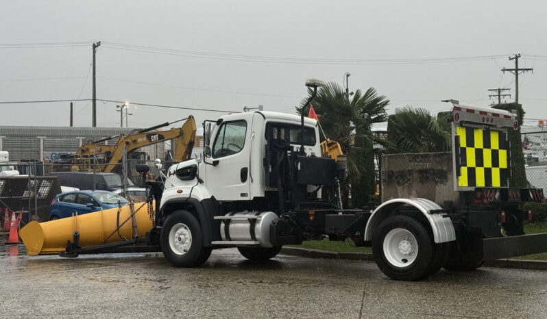 
								2016 Freightliner 108SD full									