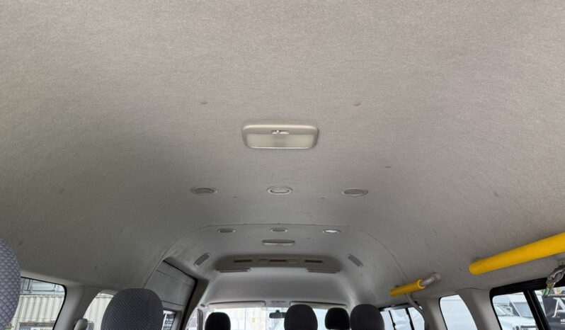 
								2009 Toyota Hiace full									