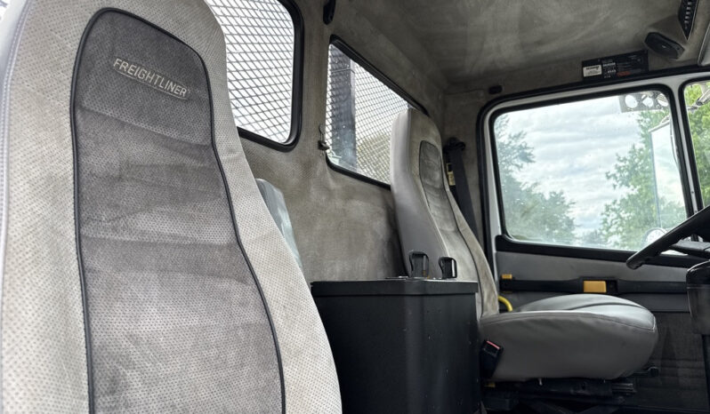 
								1998 Freightliner FL80 full									