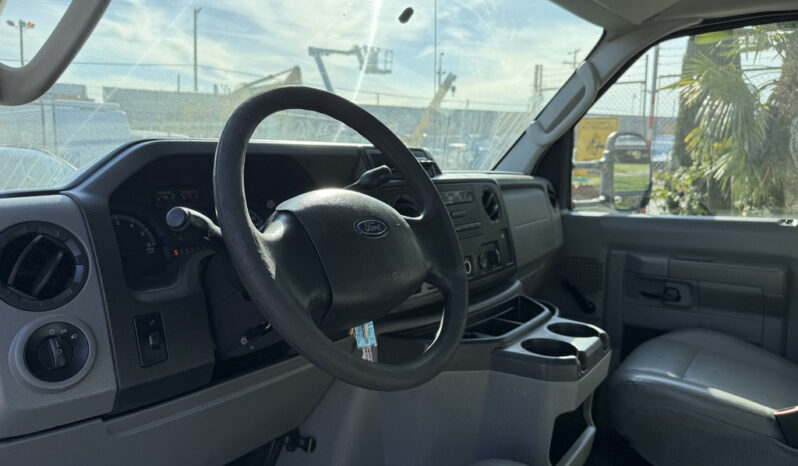 
								2012 Ford E-450 Econoline Super Duty full									