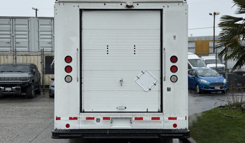 
								2012 Ford E-450 Super Duty full									