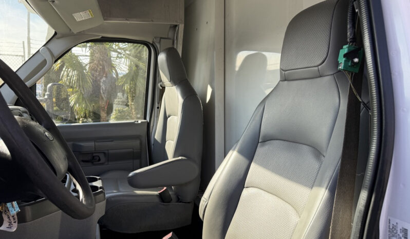 
								2012 Ford E-450 Econoline Super Duty full									