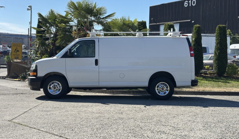 
								2019 GMC Savana full									