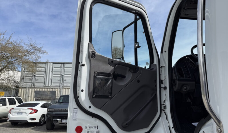 
								2016 Freightliner 108SD full									