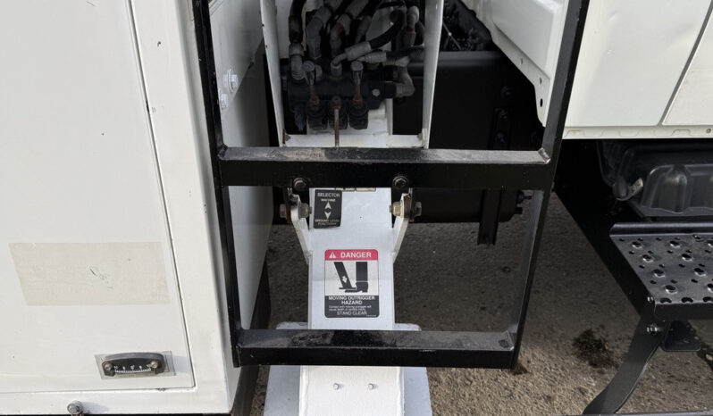 
								2011 International 4300 full									