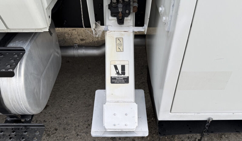 
								2011 International 4300 full									
