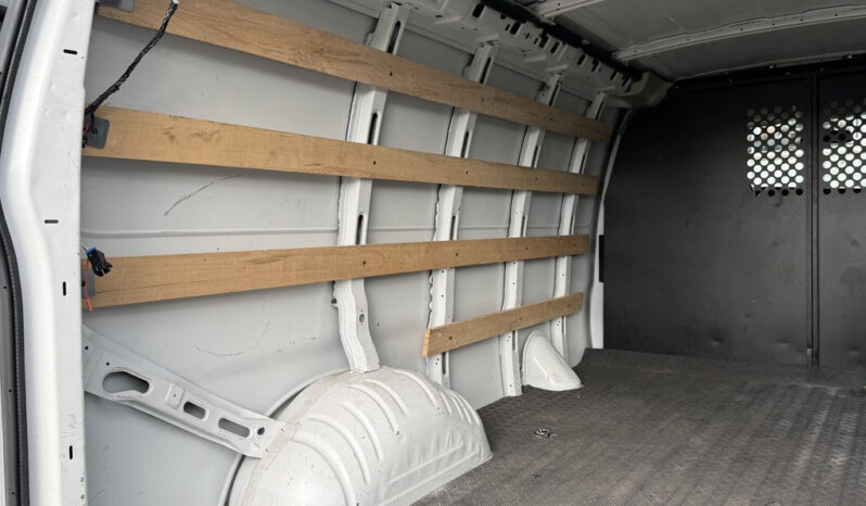 
								2023 GMC Savana 2500 full									