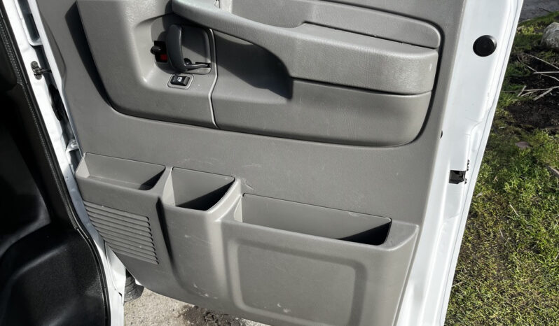 
								2015 Chevrolet Express 2500 full									