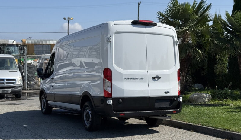 
								2022 Ford Transit 250 full									