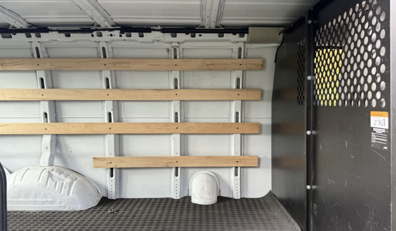 
								2023 GMC Savana 2500 full									