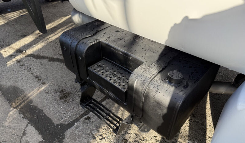 
								2001 Ford F650 full									