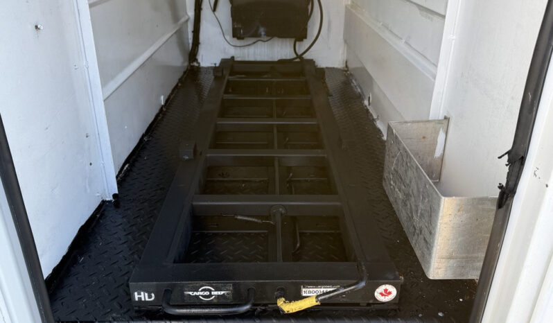 
								2009 Ford F-550 full									