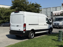 
										2022 Ford Transit 250 full									