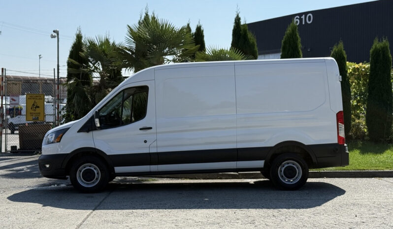 
								2022 Ford Transit 250 full									