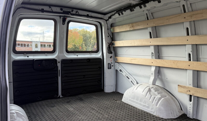 
								2023 GMC Savana 2500 full									