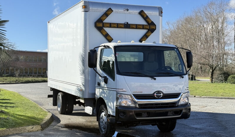 
								2014 Hino 195 full									