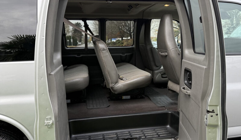 
								2021 Chevrolet Express 3500 full									