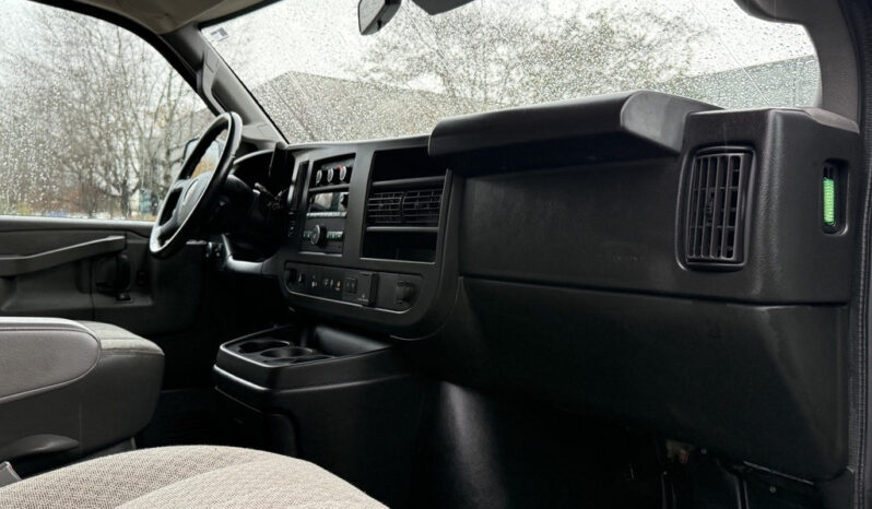 
								2023 GMC Savana 2500 full									