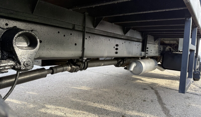 
								2001 Ford F650 full									