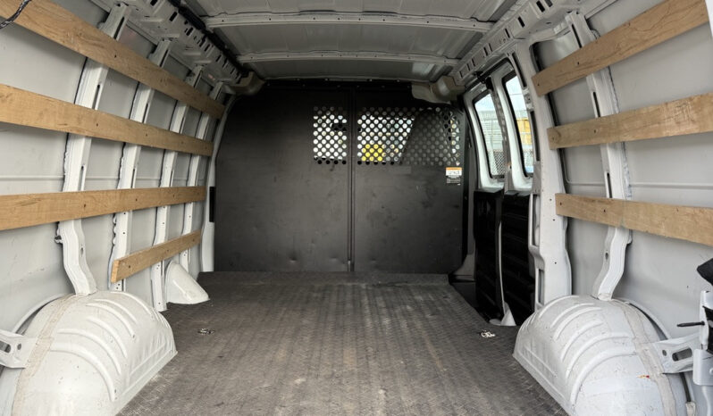 
								2023 GMC Savana 2500 full									