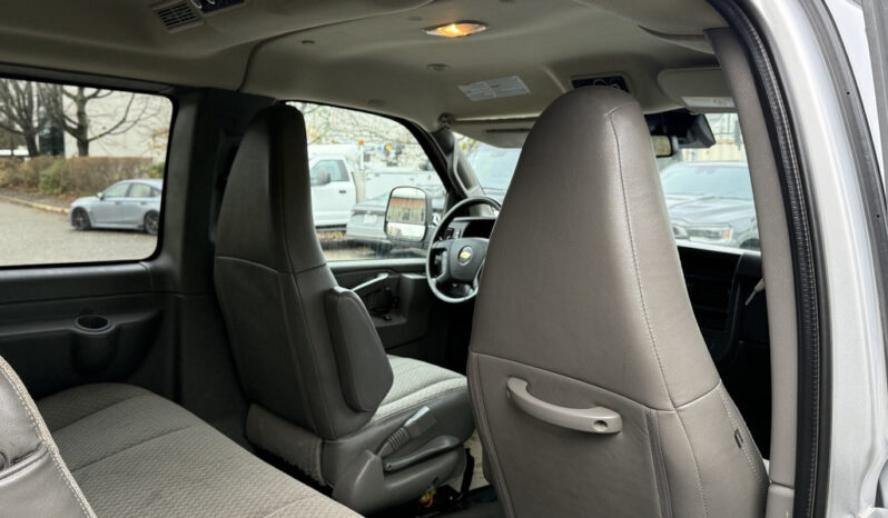 
								2021 Chevrolet Express 3500 full									