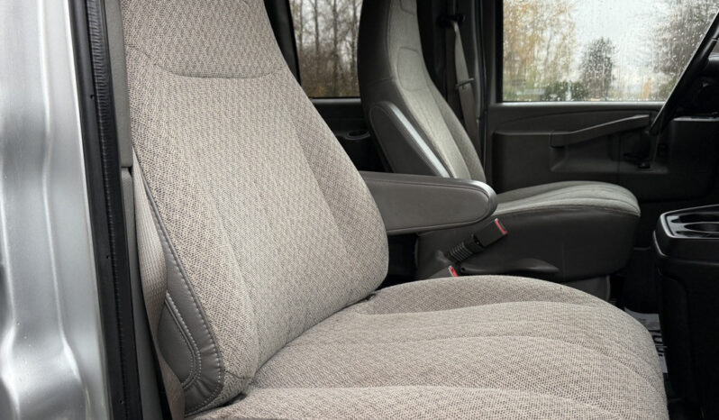 
								2023 GMC Savana 2500 full									