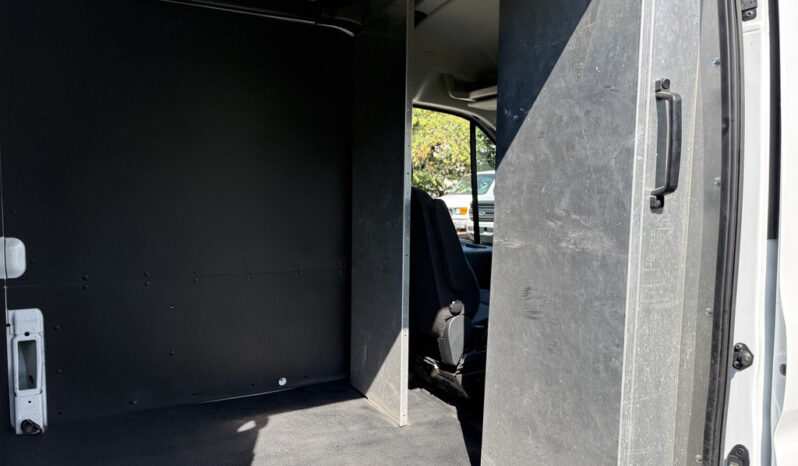 
								2022 Ford Transit 250 full									