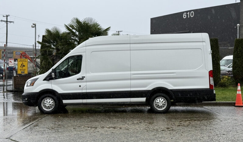 
								2023 Ford Transit full									