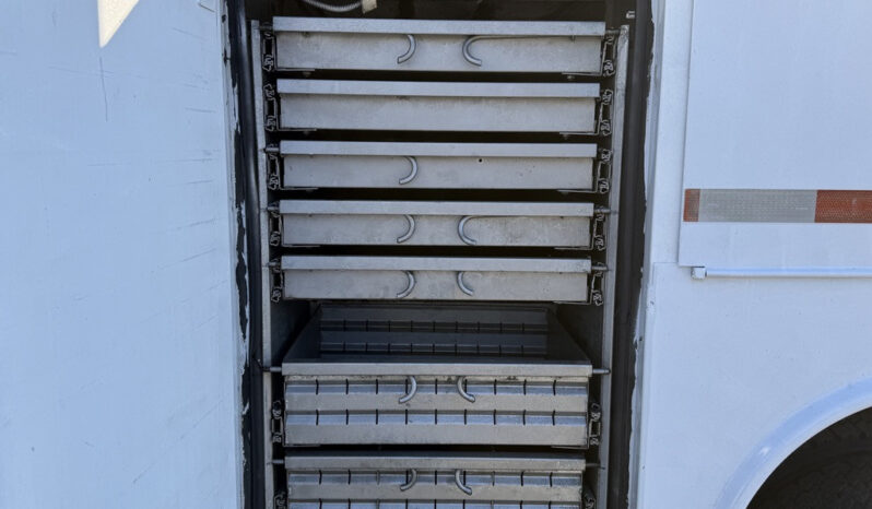 
								2009 Ford F-550 full									