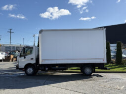 
										2014 Hino 195 full									