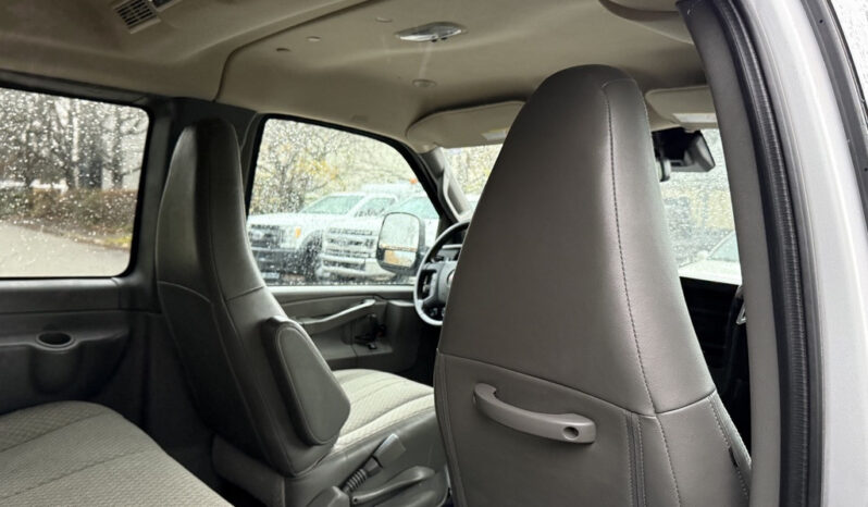 
								2023 GMC Savana 2500 full									