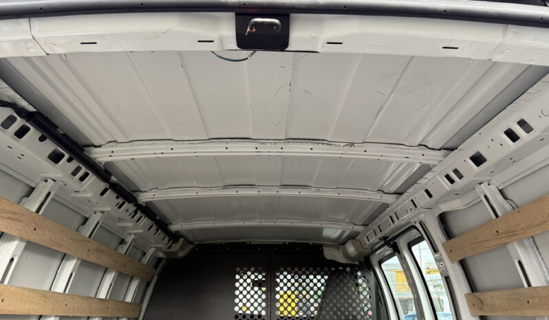 
								2023 GMC Savana 2500 full									