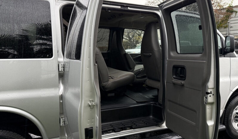 
								2023 GMC Savana 2500 full									