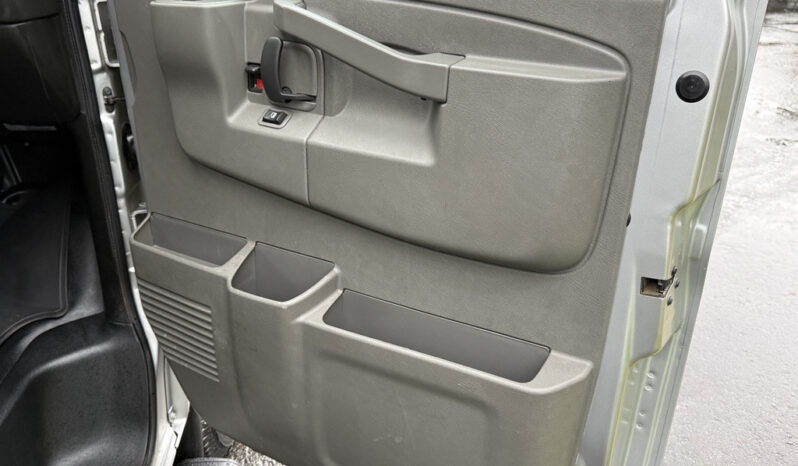 
								2023 GMC Savana 2500 full									