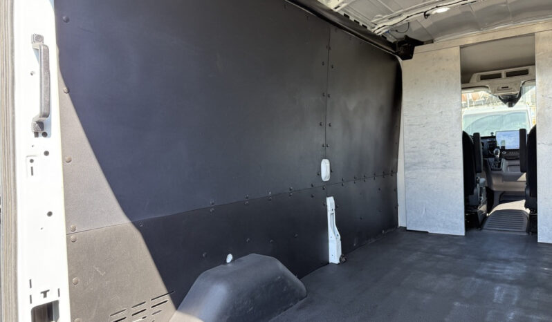 
								2022 Ford Transit 250 full									