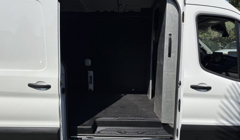 
								2022 Ford Transit 250 full									