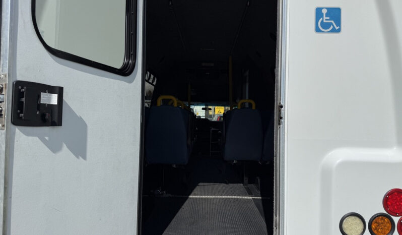 
								2013 Ford E-350 Super Duty full									