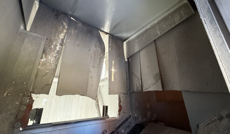 
								2011 Freightliner M2 106 full									
