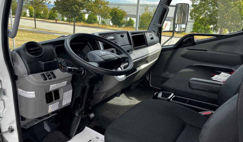 
								2018 Mitsubishi Fuso full									