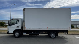 
										2018 Mitsubishi Fuso full									