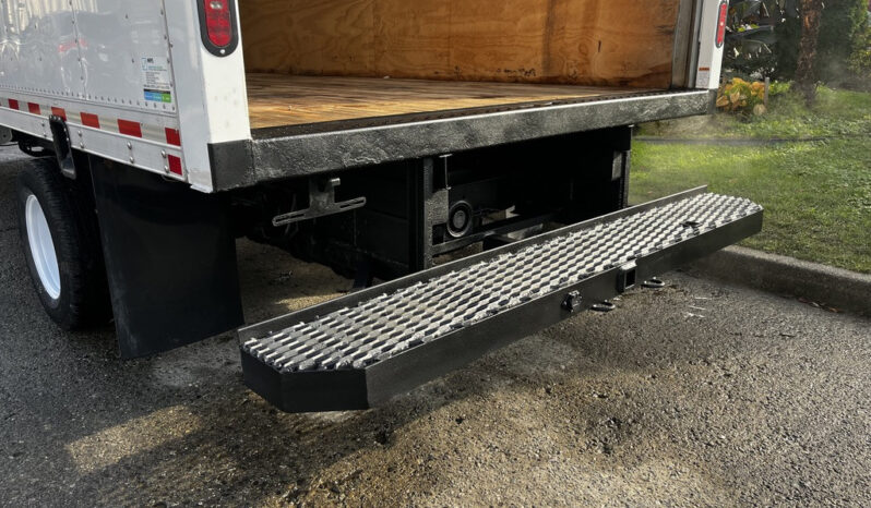 
								2021 Ford E-450 Super Duty full									