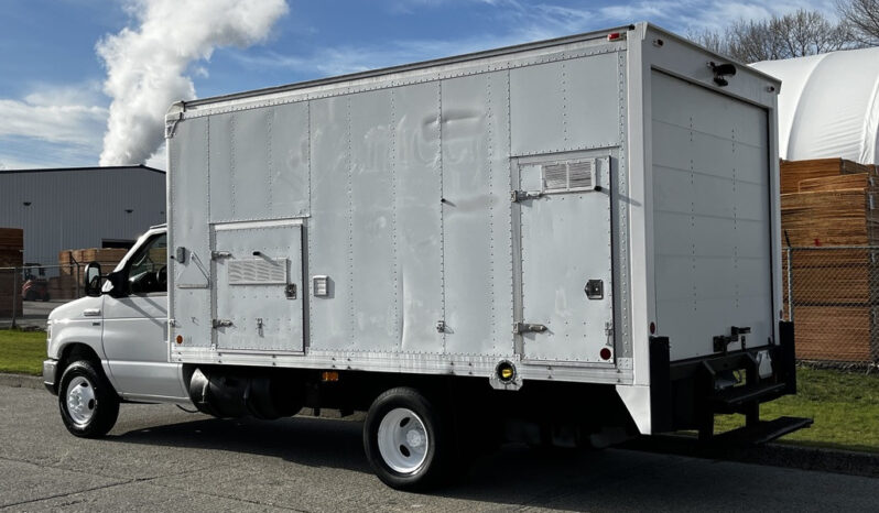 
								2013 Ford Econoline full									