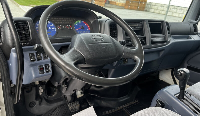 
								2006 Hino 268 full									