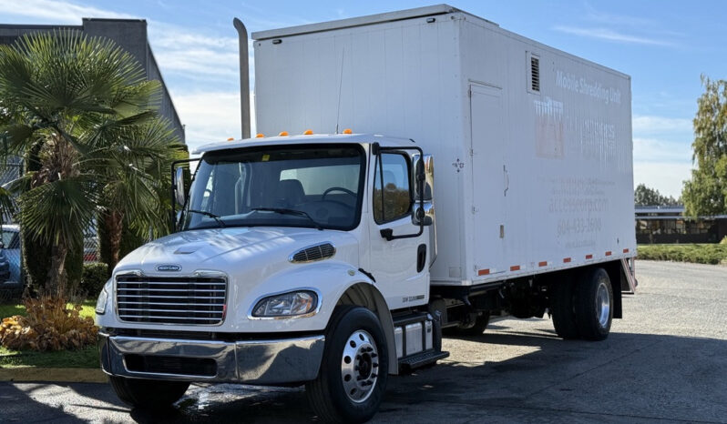 
								2011 Freightliner M2 106 full									