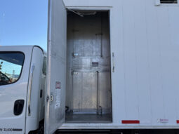 
										2011 Freightliner M2 106 full									
